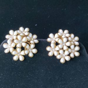VTG 50's floral clip on earrings (#165)